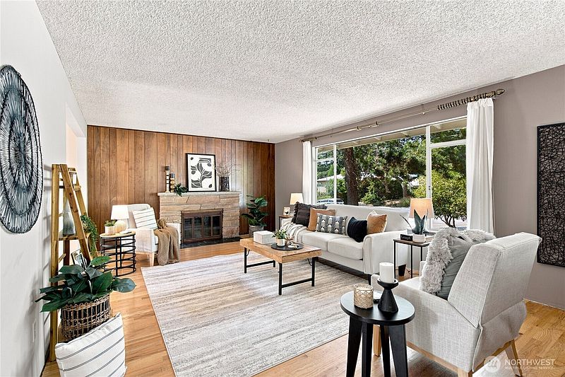4th image of 10634 32nd Avenue SW
