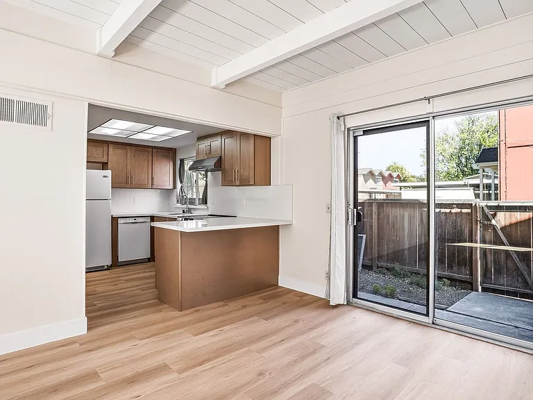 532 Tyrella Ave #45 — Photo 6