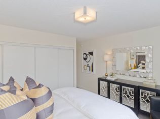 Chateau Apartments, Calgary, AB T2P 1X5
