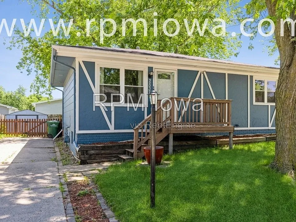 2537 NW 17th St
