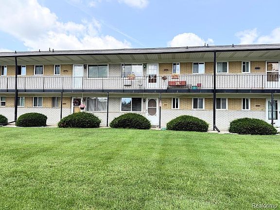 3rd image of 26965 Milford Rd APT 38