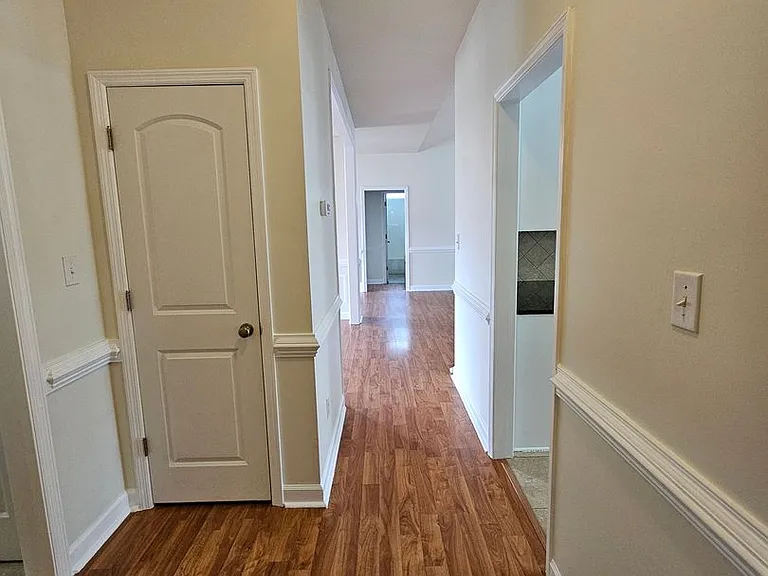 202 Winson Green Ln — Photo 12
