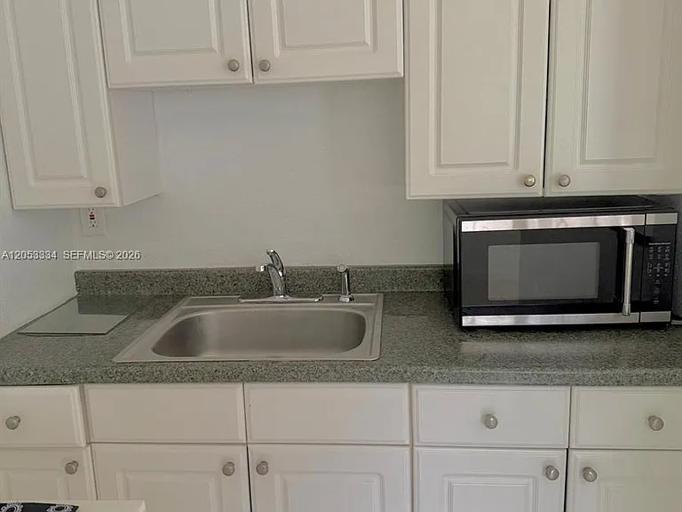 1240 NE 12th Ave #1-5 — Photo 5