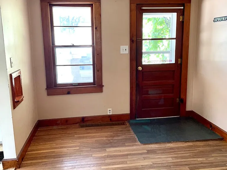 1123 N Madison St — Photo 9