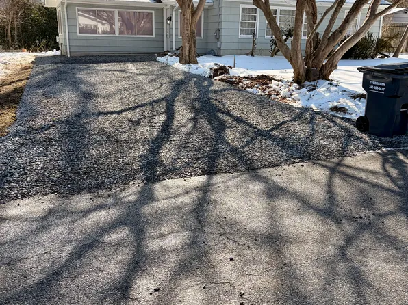 1570 Overlook Dr, Saint Leonard, MD 20685