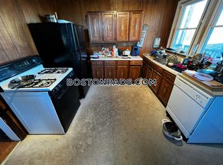 3 Capen St FLOOR 3, Medford, MA 02155