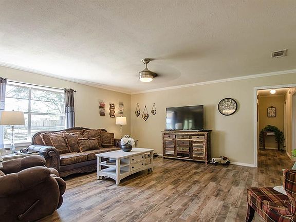 3rd image of 120 Forest Dr