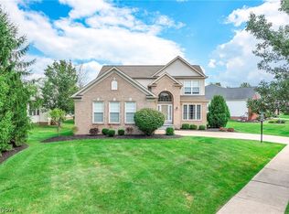 275 Lexington Cir, Broadview Heights, OH 44147