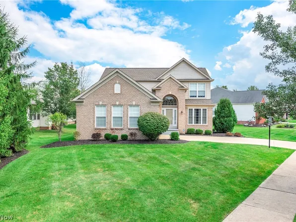275 Lexington Cir, Broadview Heights, OH 44147