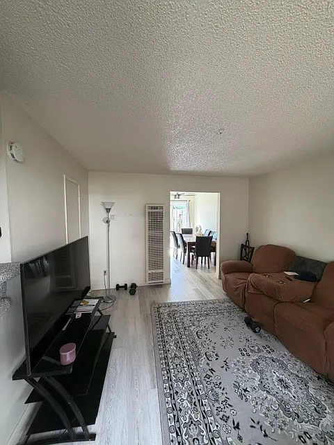 2 bed, 1.5 bath, 900 sqft, $2,100 — Photo 4