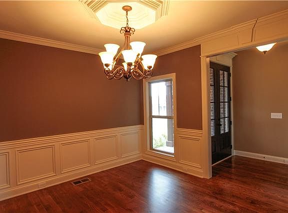 4th image of 302 Birchwood Dr #88