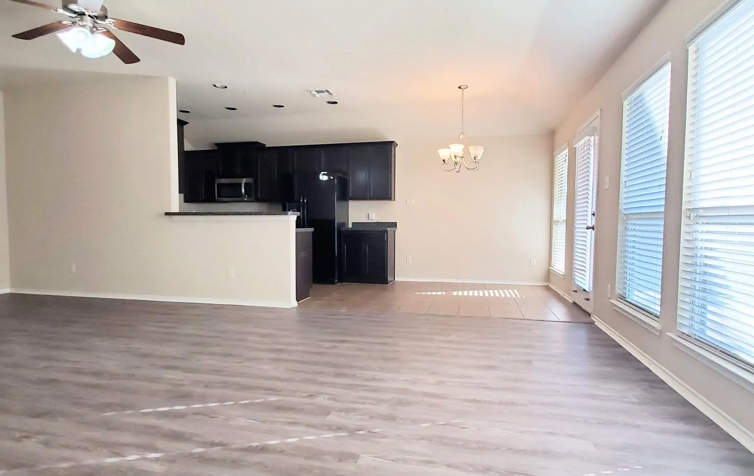 3 bed, 1402 sqft, $1,800 — Photo 3