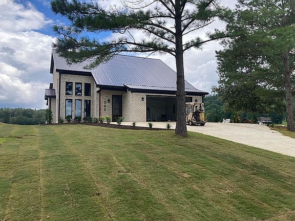 2nd image of 325 Golfview Ln