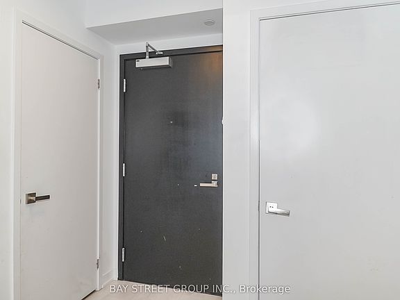4th image of 31 Tippett Rd #236