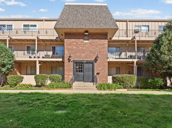 2404 Algonquin Rd APT 11, Rolling Meadows, IL 60008