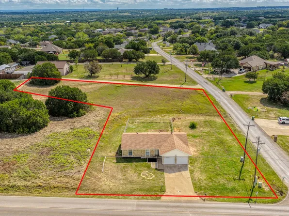 901 W Apache Trl, Granbury, TX 76048