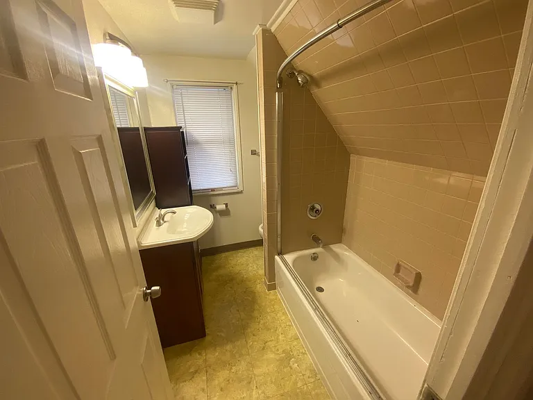 929 Norwood Ave — Photo 16