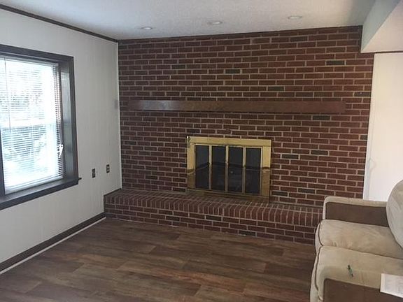 4th image of 1192 Portland Dr