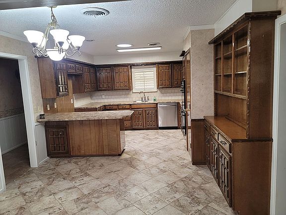 3rd image of 4504 78th St