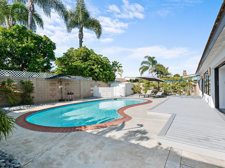 9333 Flicker Ave — Photo 34