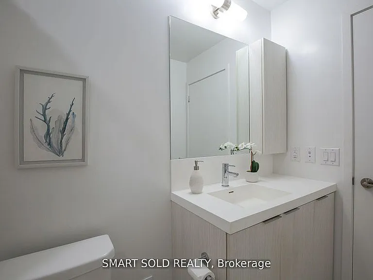 225 Sumach St #606W — Photo 44