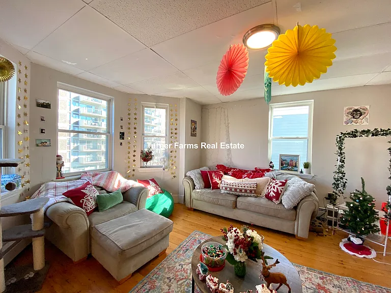 1572 Tremont St — Photo 6