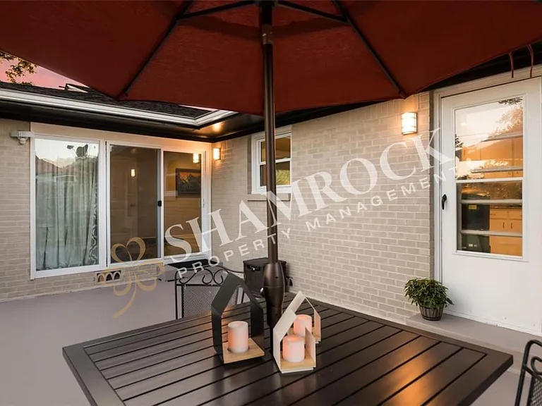 2216 Lake Ridge Cir — Photo 23