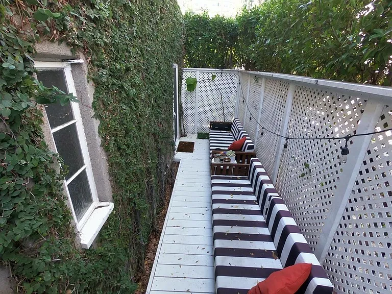 2285 N Beachwood Dr #6 — Photo 28