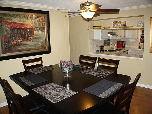 3rd image of 205 Oakview Dr