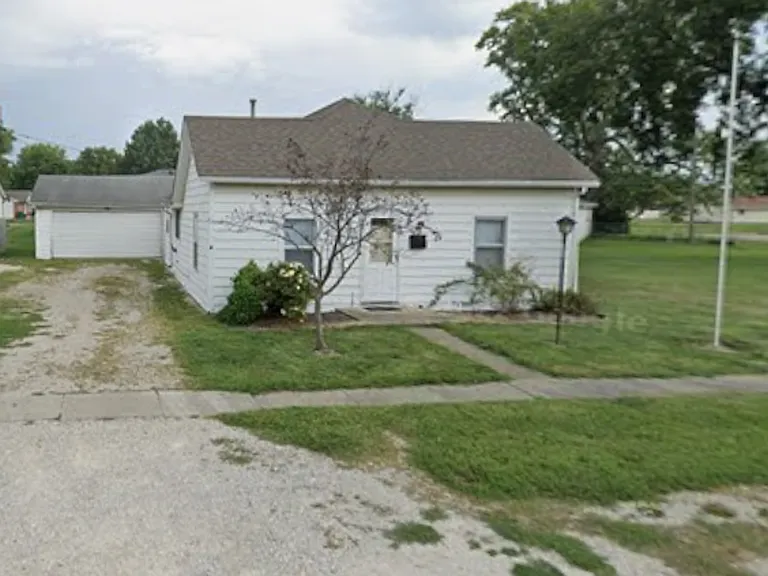 611 E Mulberry St — Photo 1
