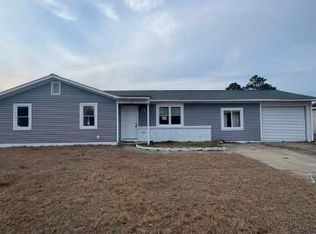 203 W Volant St, Hubert, NC 28539