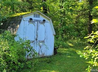 32 Landing Rd, Hewitt, NJ 07421