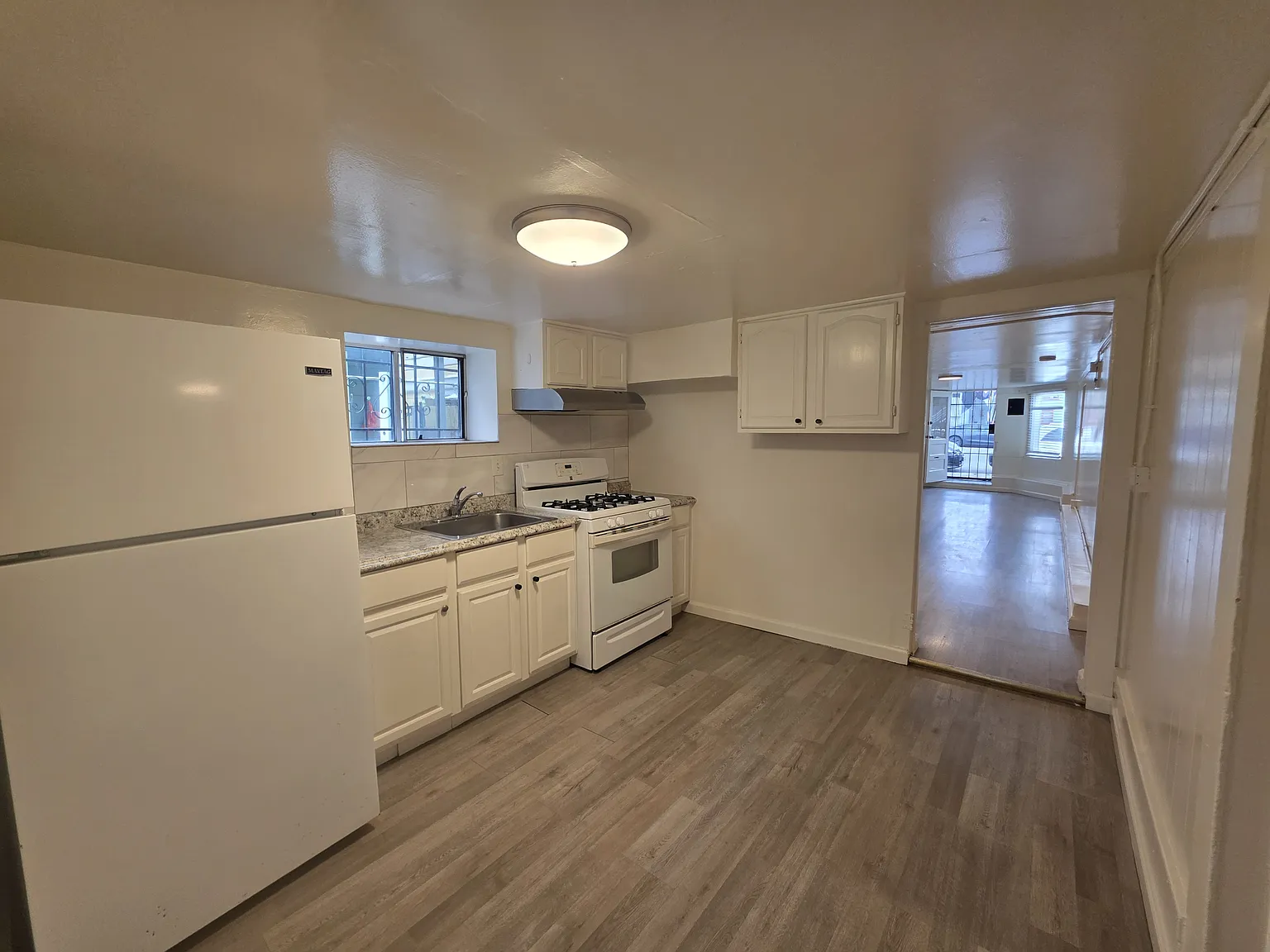 3 bed, 1200 sqft, $2,250 — Photo 4