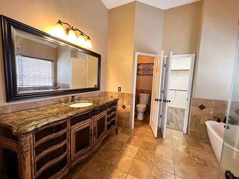 2215 Dorman Ct — Photo 32