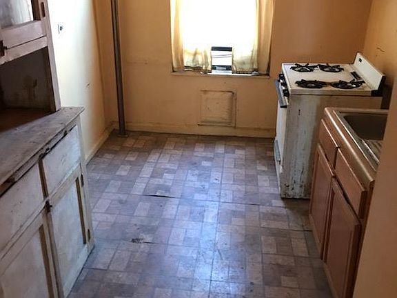 3rd image of 1165 Fulton Ave APT 5A