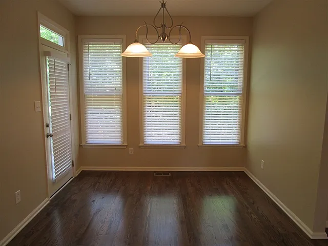 623 Redwood Ln — Photo 8
