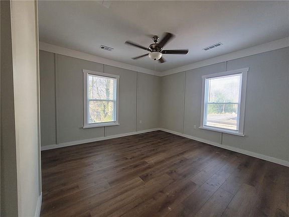 5th image of 215 Avenue E SE