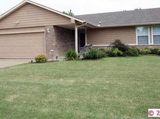 1116 W Charleston St, Broken Arrow, OK 74011