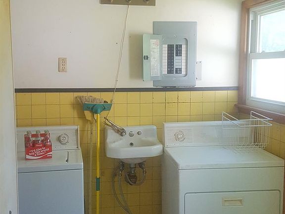 3rd image of 1610 14th Ave