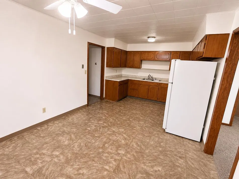110 E Turnpike Ave #3