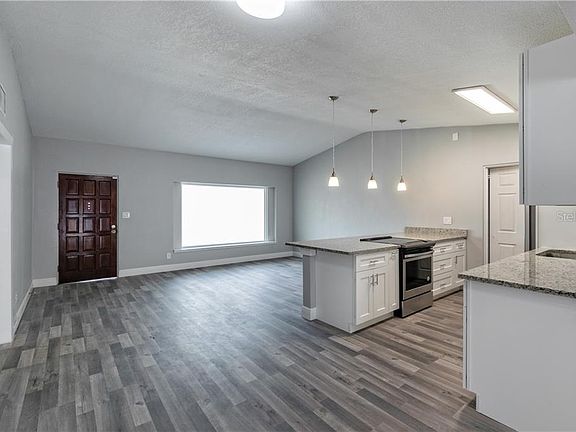 4th image of 5210 Palisades Dr