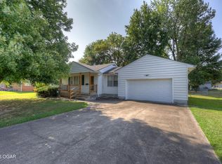 401 E 3rd St, Lamar, MO 64759