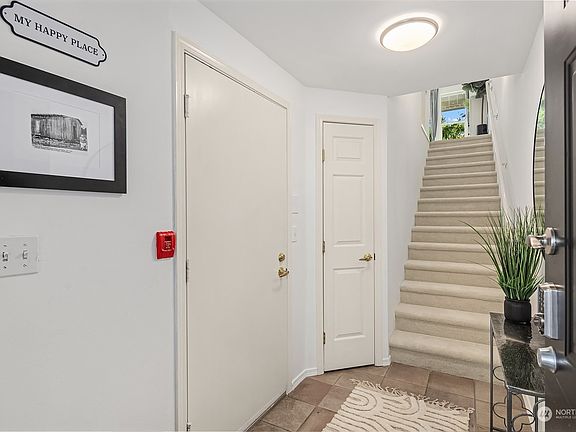 3rd image of 16125 Juanita Woodinville Way NE #1715
