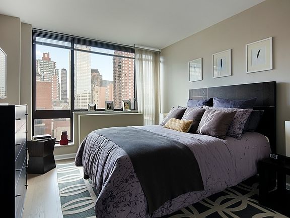 3rd image of 1 Union Sq S #18K
