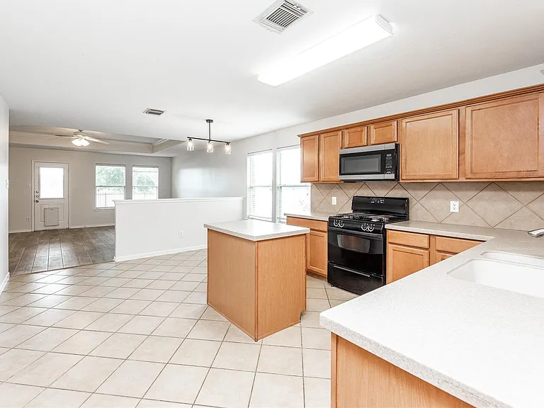24515 Cornell Park Ln — Photo 8