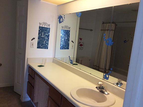 Master room's bathroom 2