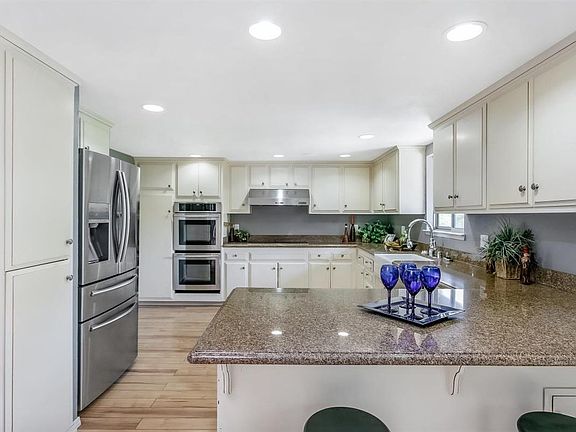 5th image of 8361 Willowdale Way