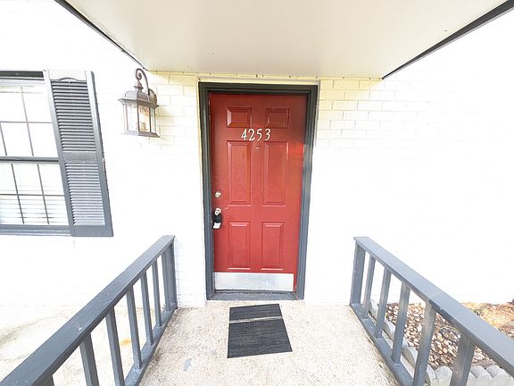 2nd image of 4253 Janet Ct NW