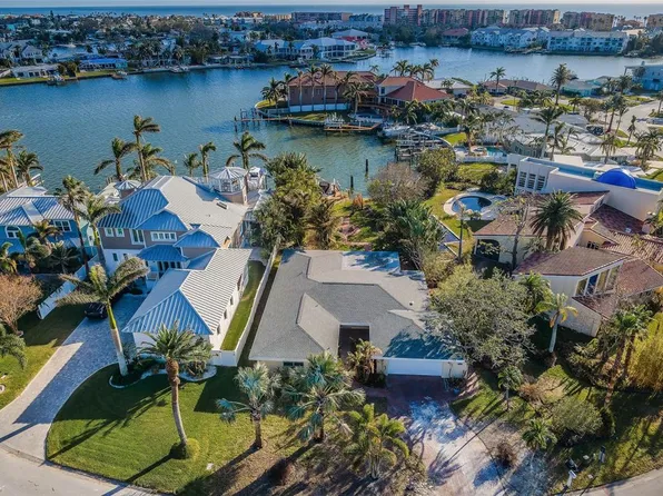 371 Bath Club Blvd N, North Redington Beach, FL 33708