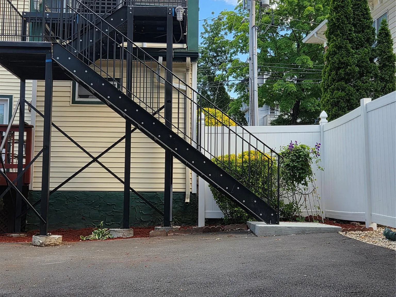 2 bed, 1.0 bath, 930 sqft, $2,900 — Photo 3